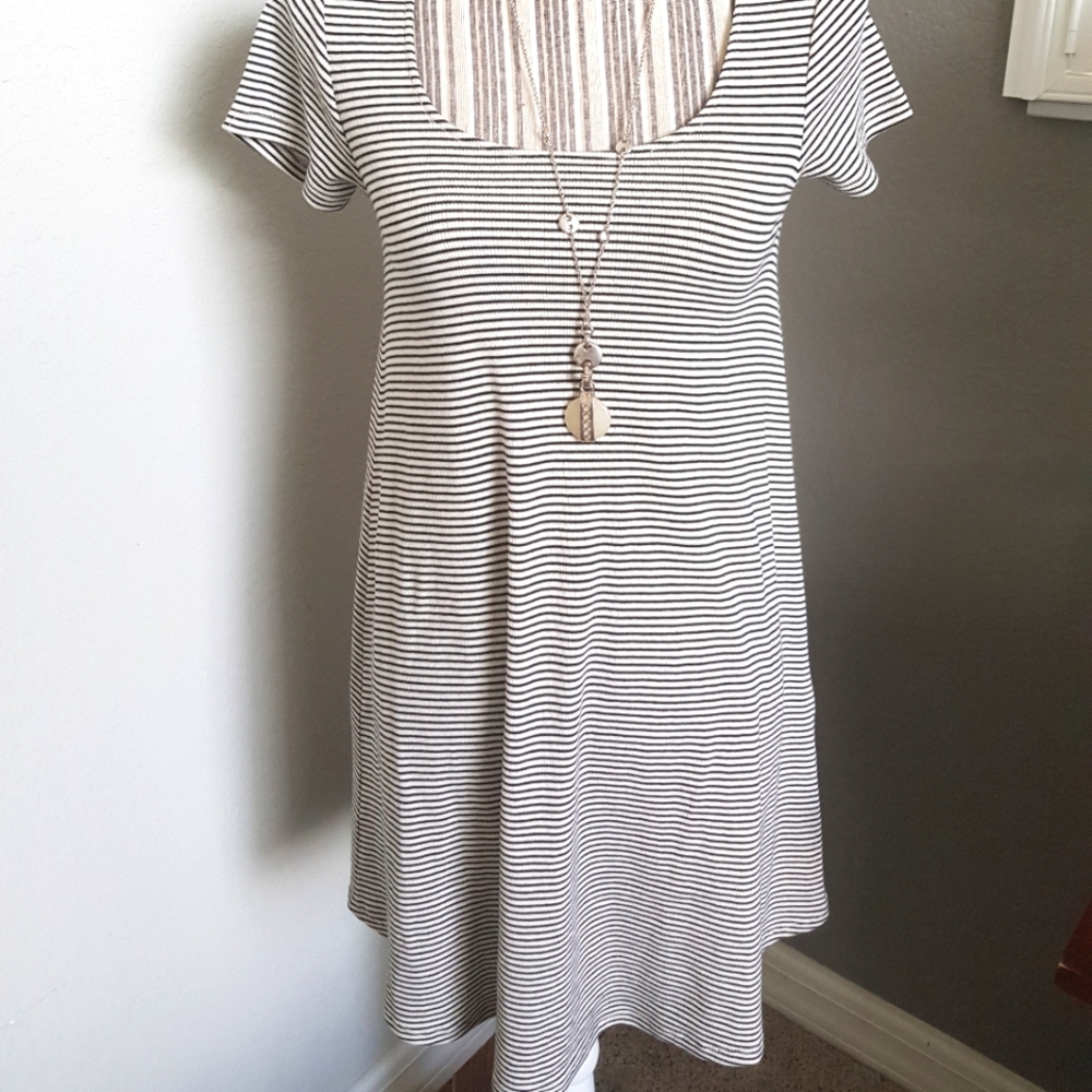 Striped strechy cotton open back swing dress